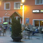 Navarro Hotel 2*